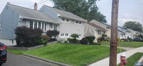 6 Eldorado Ct, Rochelle Park, NJ 07662-3206
