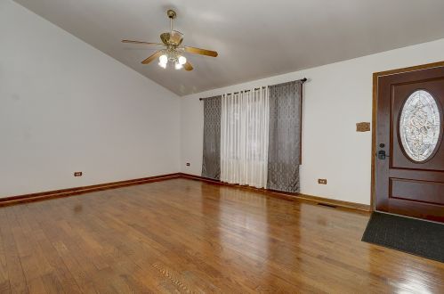 2502 Joe Adler Dr, Plainfield, IL 60586-6843