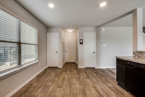 1336 Glen Garden Dr, Fort Worth TX  76104-7044 exterior