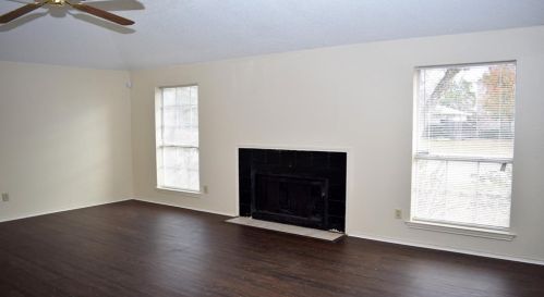 10543 Blackjack Oaks Dr, Dallas TX  75227-7691 exterior