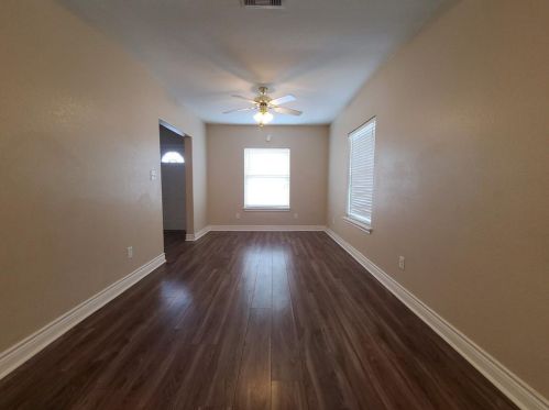 606 Frazier St, Conroe TX  77301-5075 exterior