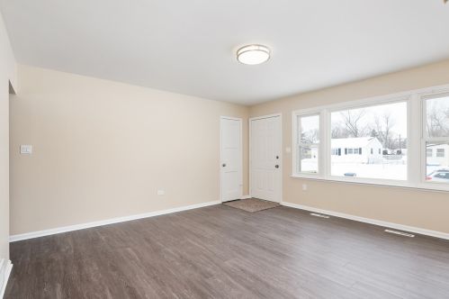 2225 Ottawa Rd, Waukegan, IL 60087-3631
