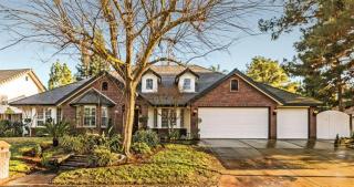 855 Portsmouth Dr, Fresno, CA 93730-0611