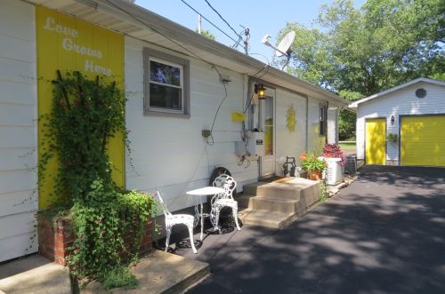 1426 3rd St, Hobart, IN 46342-4933