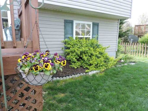 43 Landover Ln, Weyers Cave, VA 24486-2451
