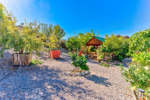 4890 Crest Ave, Riverside CA  92503-2942 exterior