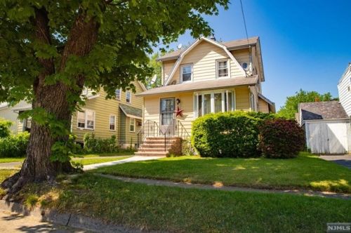 91 Oak St, Teaneck, NJ 07666-3828