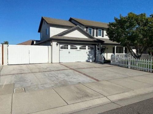 1128 John Roos Ave, Ripon, CA 95366-3361