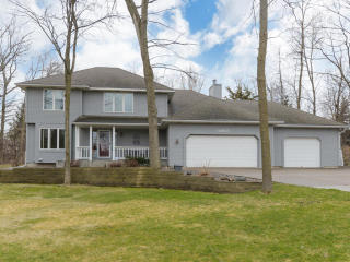 10905 Joy Ln, Hopkins, MN 55305-2135
