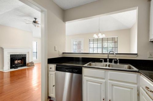 2306 Kenley St, Fort Worth TX  76107-4938 exterior