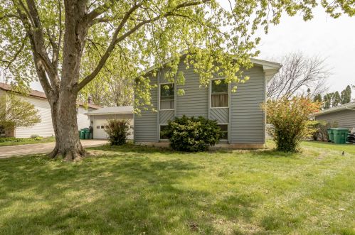 1744 Russet Ln, Sycamore IL  60178-2738 exterior