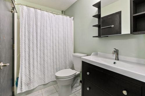 1718 Hickory Hill Dr, Saint Paul MN  55122-2410 exterior