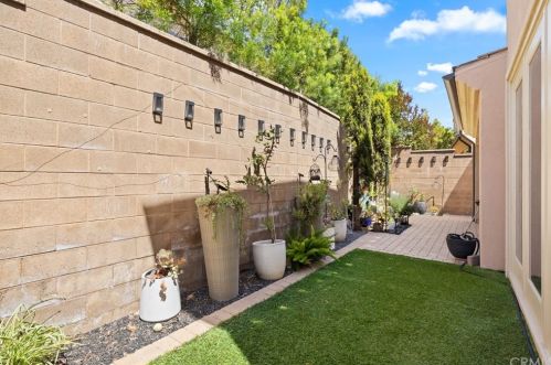 29 Bromeliad, Irvine CA  92618-2247 exterior
