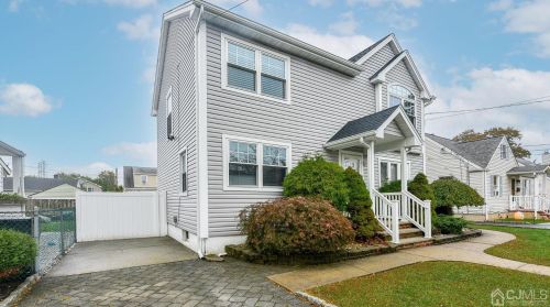 3 Smith St, Avenel, NJ 07001-1717