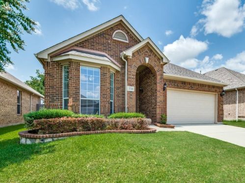 2744 Cedar Ridge Ln, Fort Worth, TX 76177-2111
