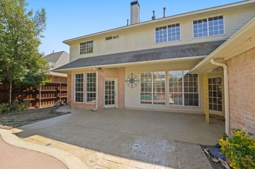 2033 Le Mans Dr, Carrollton TX 75006-4337 exterior