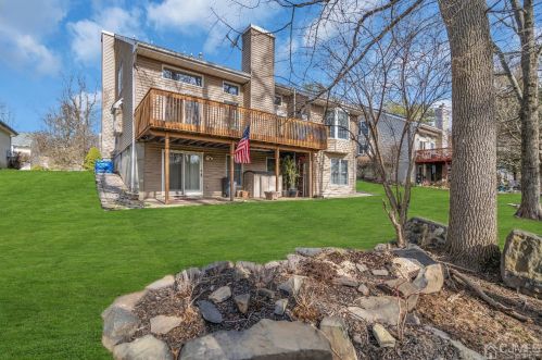 40 Lavender Dr, Princeton NJ  08540-9448 exterior