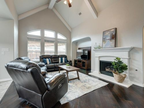 8753 Running River Ln, Fort Worth TX  76131-3373 exterior