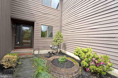 20 Jacob Ct, Trenton, NJ 08628-3342