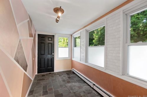 160 River Rd, Huntington CT  06484-4444 exterior