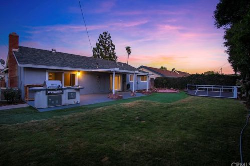 2734 Cottonwood St, Orange, CA 92865-2334