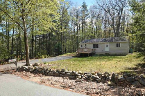11 Jordan Dr, Wakefield, NH 03887-6011