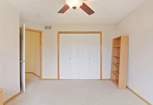 2915 Eagle Valley Dr, Saint Paul MN  55129-4266 exterior