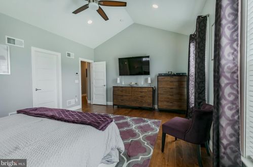 212 Shade Tree Dr, Lancaster PA  17603-5074 exterior