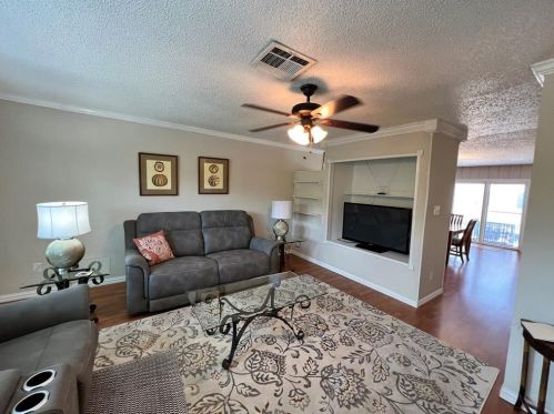 1906 Lakeside Dr, Taylor Lake Village TX  77586-3324 exterior