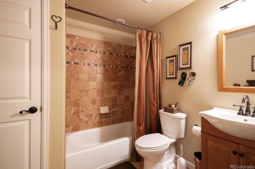 25057 Canal Pl, Aurora CO 80018-1627 exterior