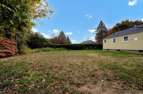 70 Griffin Rd, Wapping CT  06074-1212 exterior