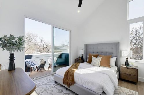 4907 Delores Ave, Austin TX  78721-2107 exterior