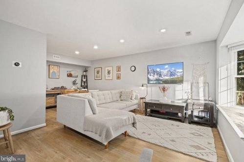 2020 Flowering Tree Ter, Silver Spring MD 20902-5815 exterior