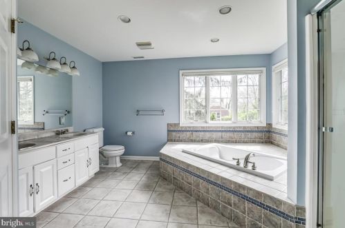 20 Harriet Dr, Princeton NJ  08540-3935 exterior