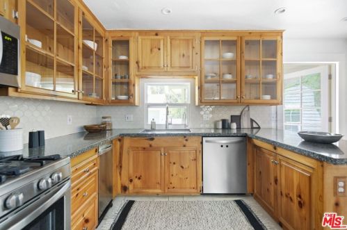 2832 Mayfield Ave, Glendale CA 91214-3816 exterior