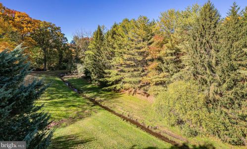 2 Heritage Ct, Trenton NJ 08628-3603 exterior