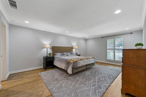 10526 Berry Knl Dr, Dallas TX  75230-4245 exterior