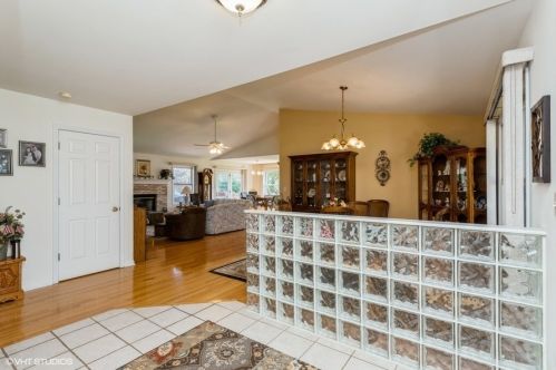 3809 Twin Oaks Dr, Bull Valley, IL 60097-8154