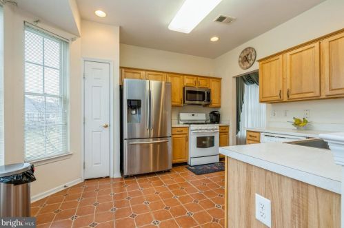 39 Mockingbird Dr, Trenton NJ  08690-3565 exterior