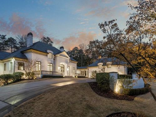 997 Davis Dr, Atlanta GA  30327-4533 exterior