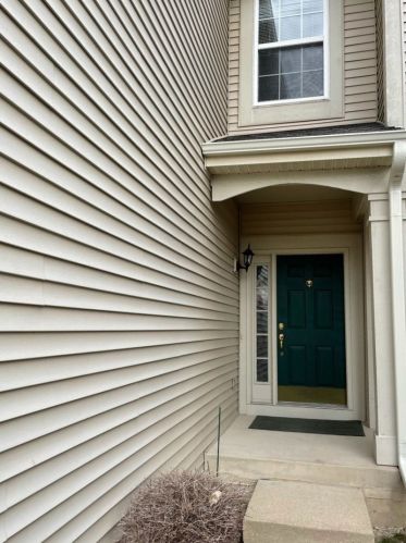 374 Windsong Cir, Glendale Heights, IL 60139-4500