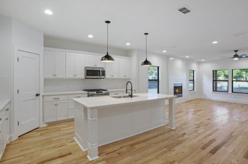 1821 Sylvania Ave, Fort Worth TX  76111-2740 exterior