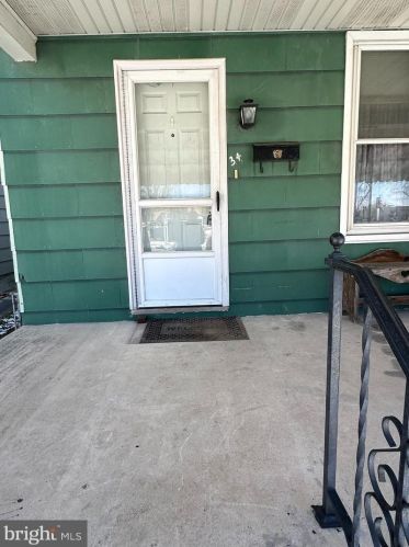 34 Mccosh St, Hanover, PA 17331-2216