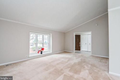 5074 Queens Wood Dr, Springfield VA  22015-1530 exterior