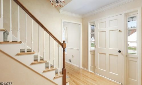 143 Cottage Pl, Gillette, NJ 07933-1601