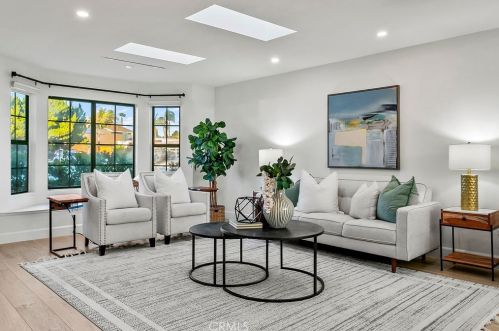 17089 Westport Dr, Huntington Beach CA  92649-4246 exterior