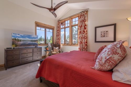 10240 Valmont Trl, Truckee CA  96161-2072 exterior