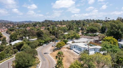 835 Phillips St, Vista CA  92083-7108 exterior