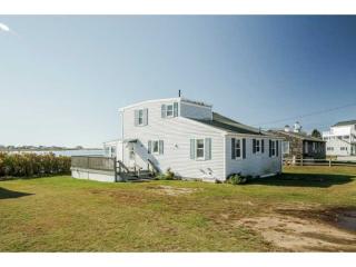 17 Shell Dr, Westerly, RI 02891-4318