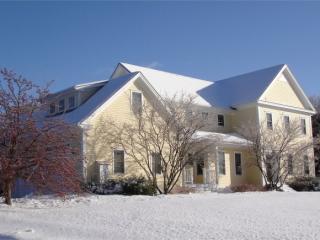 73 Wildwood Dr, Shelburne VT  05482-6305 exterior